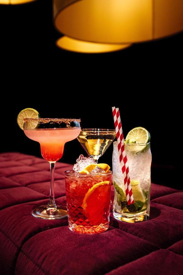 Mercure Almaty City Center Bagian luar foto