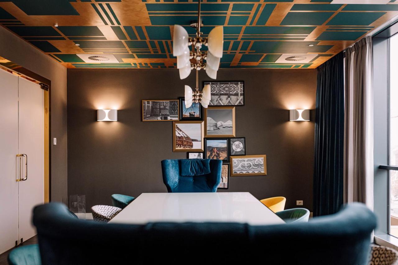 Mercure Almaty City Center Bagian luar foto