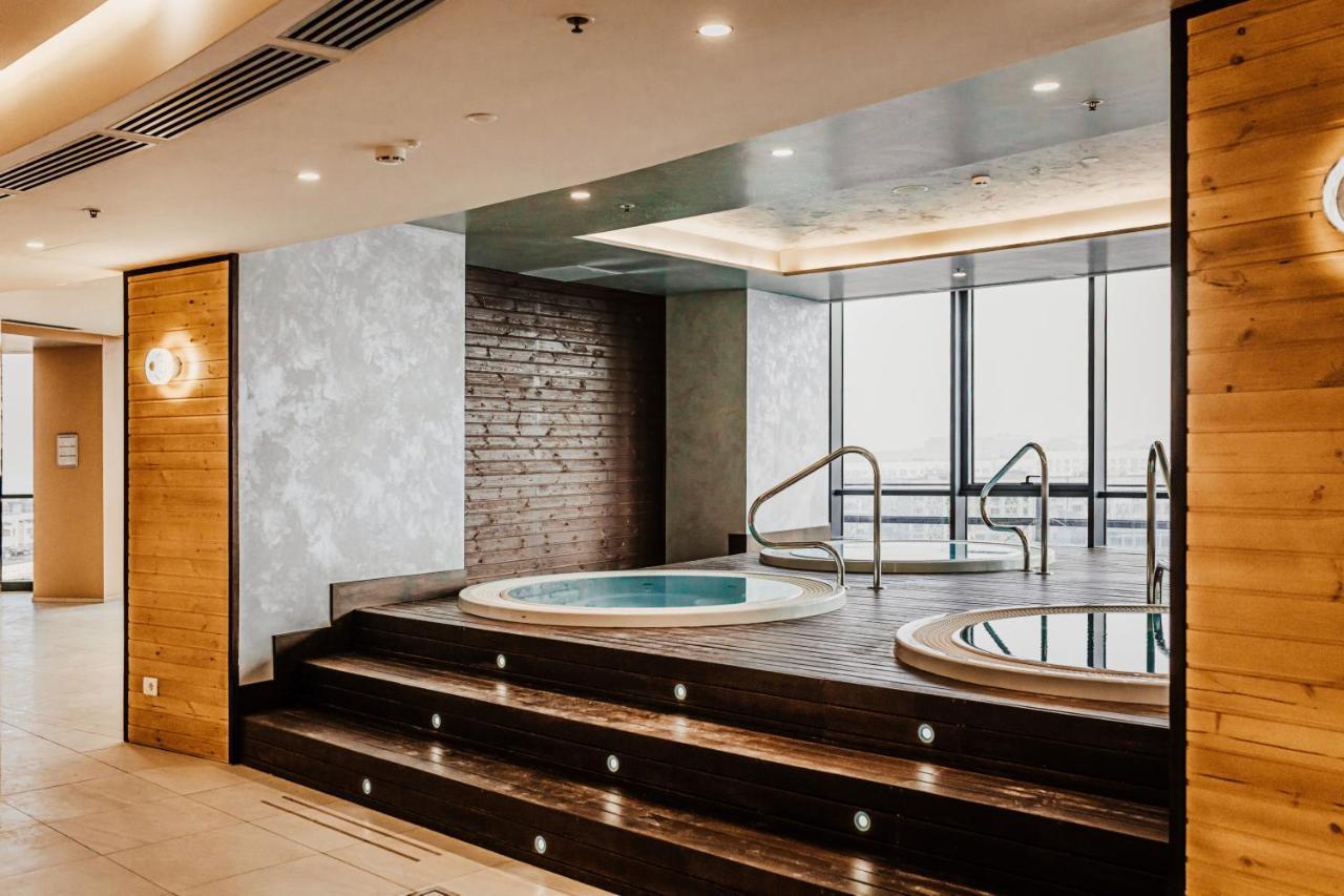 Mercure Almaty City Center Bagian luar foto