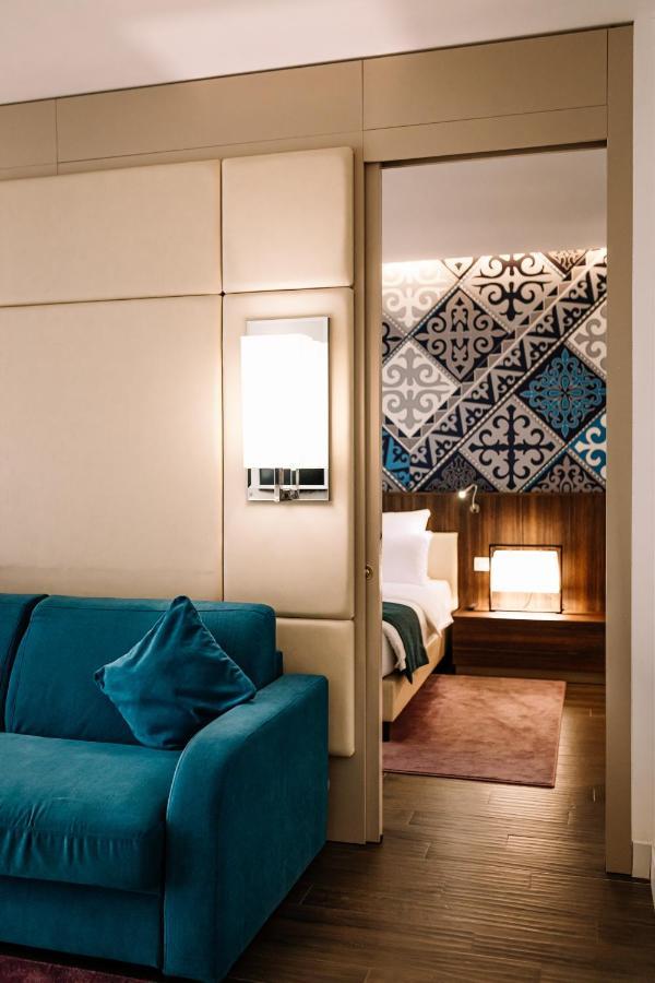 Mercure Almaty City Center Bagian luar foto