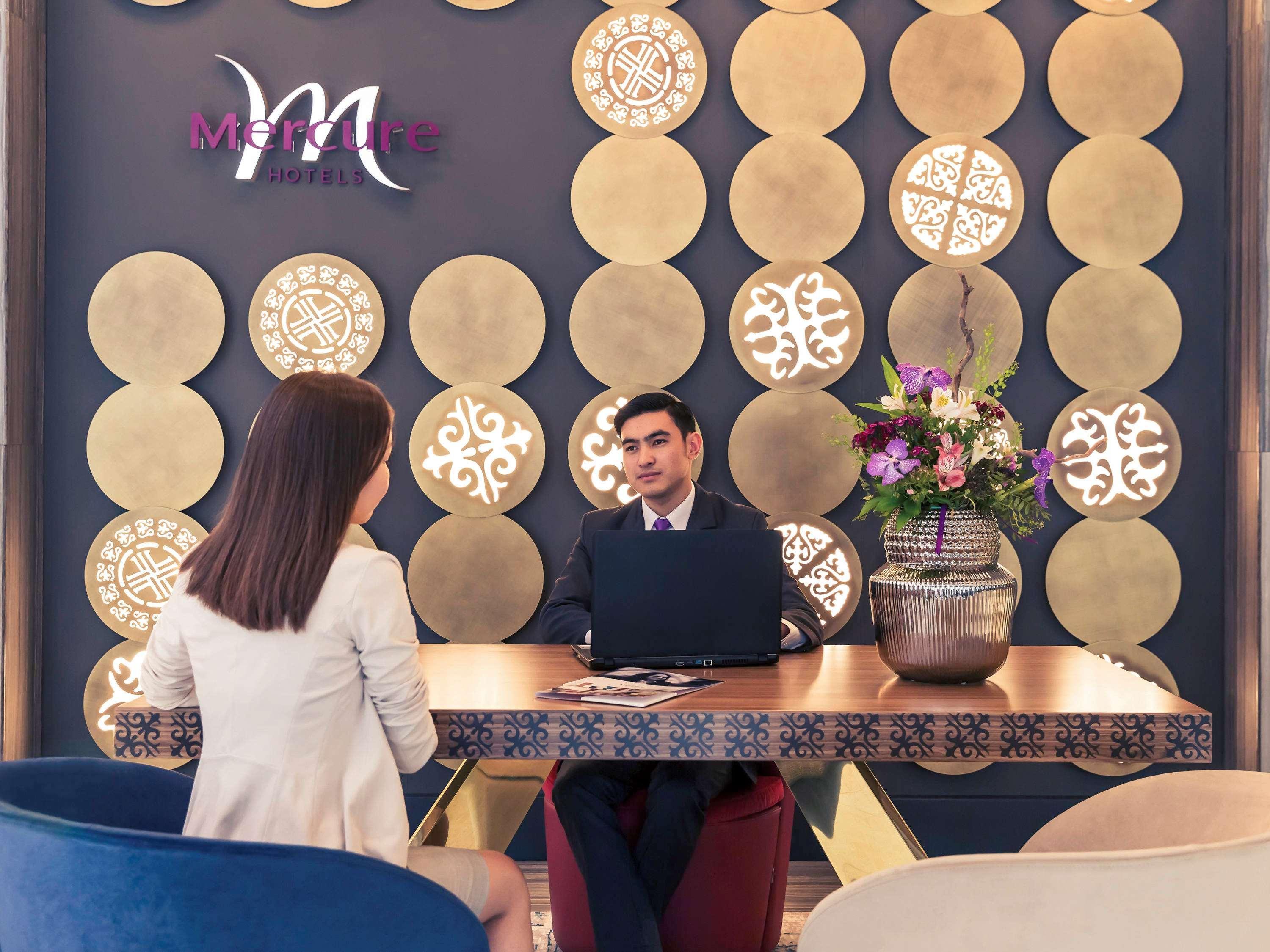 Mercure Almaty City Center Bagian luar foto