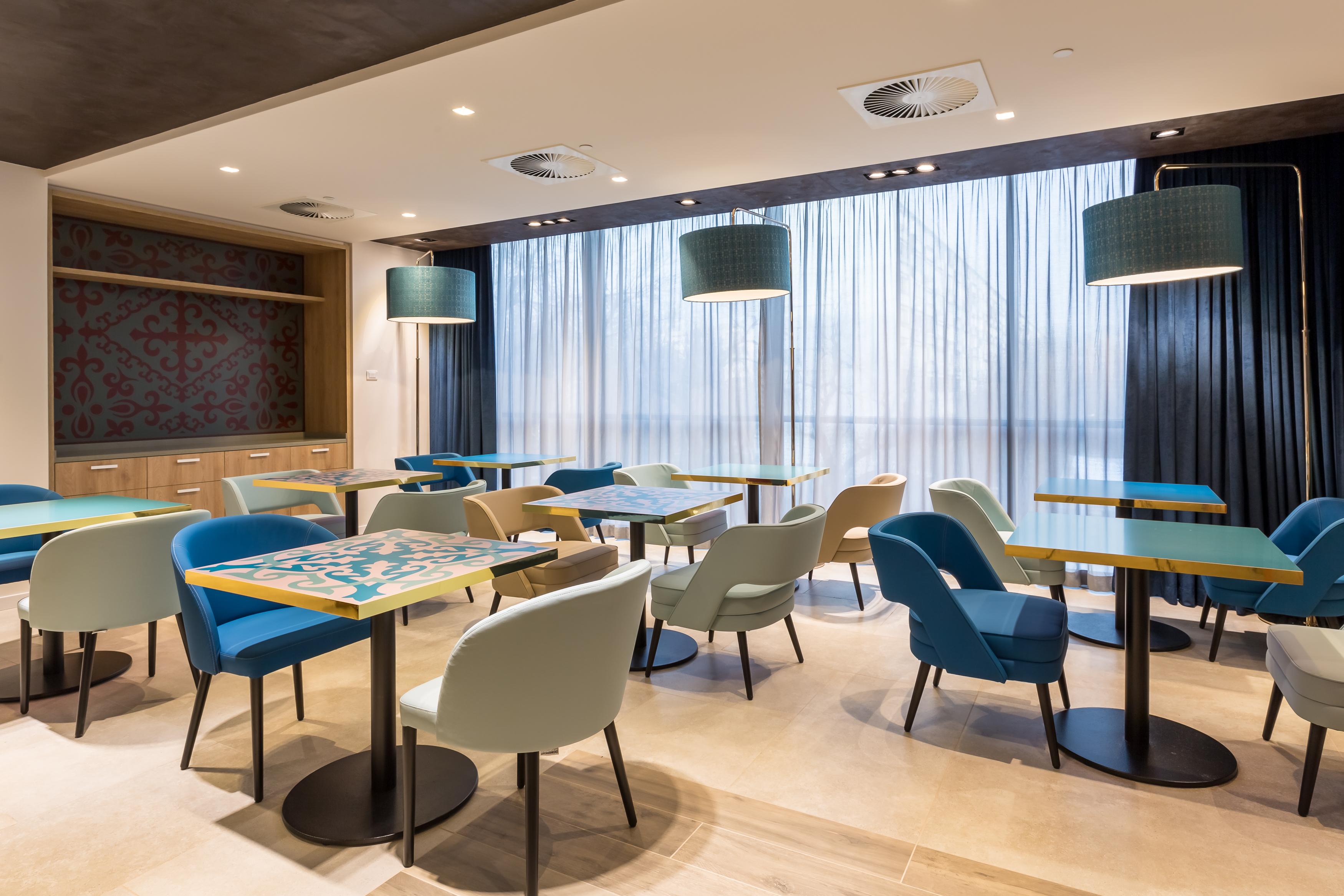 Mercure Almaty City Center Bagian luar foto
