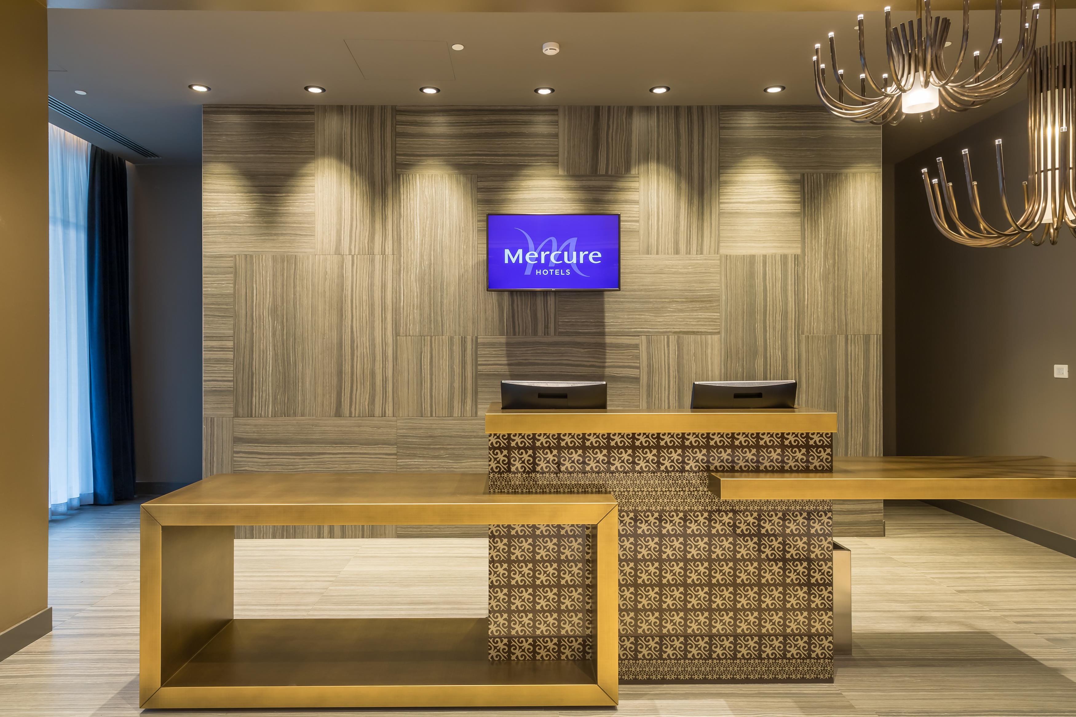 Mercure Almaty City Center Bagian luar foto