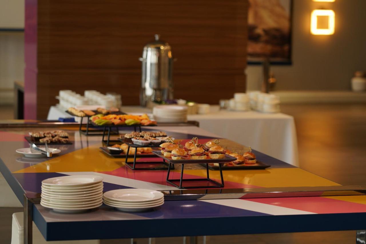 Mercure Almaty City Center Bagian luar foto