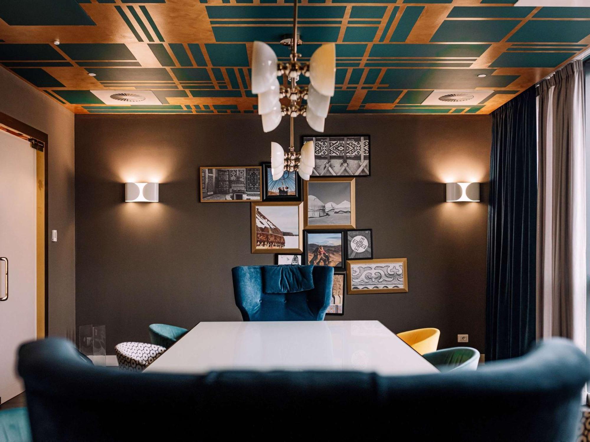 Mercure Almaty City Center Bagian luar foto