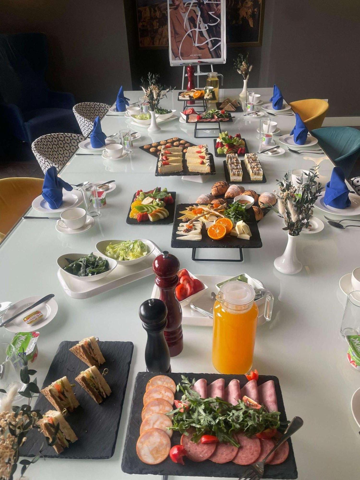 Mercure Almaty City Center Bagian luar foto